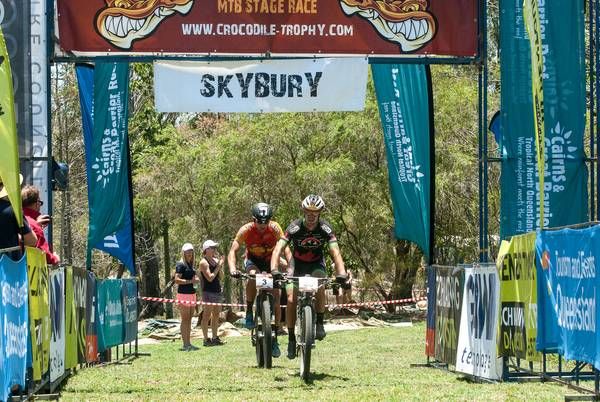 In a sprint finish to the line Lukas Islitzer (AUT) wins Stage 7 at Skybury Coffee Plantation ahead of race leader Urs Huber (SUI).