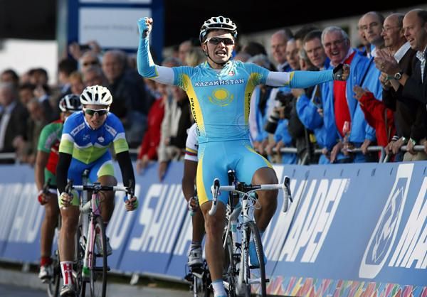 Arms aloft for Alexey Lutsenko (Kazakhstan), winner of the U23 men's road race world championship.