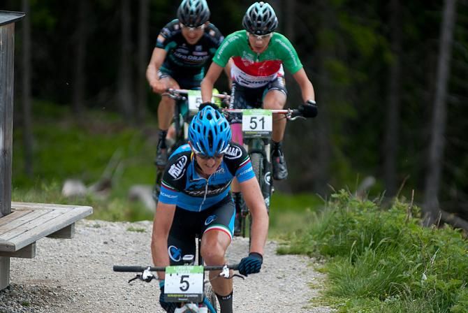 Paulissen ahead of Longo and Paez