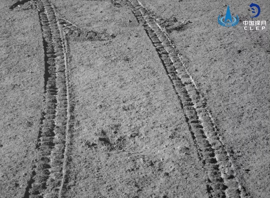 A photograph of the Yutu-2 rover's tracks on the moon.