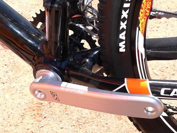 Lots of carbon fiber surrounds the oversized Si integrated bottom bracket spindle.