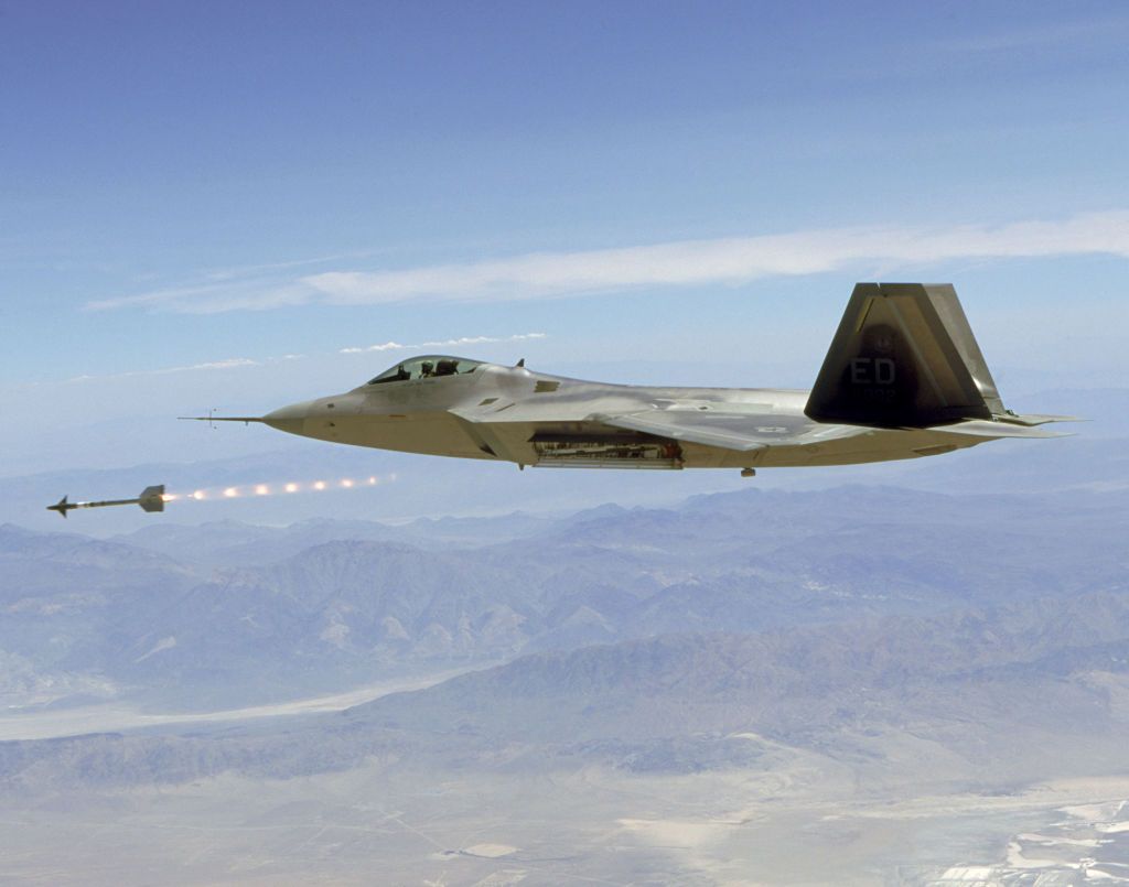 F-22 Raptor firing missile