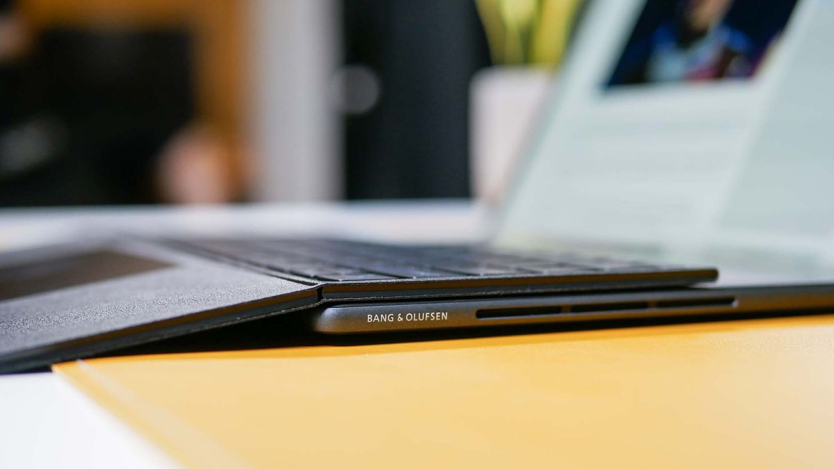 HP Spectre Fold review — the best foldable laptop yet costs a fortune ...