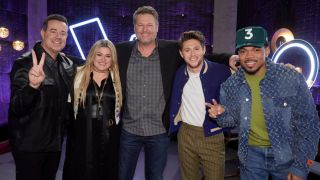 The Voice Carson Daly, Niall Horan, Kelly Clarkson, Blake Shelton and Chance the Rapper.