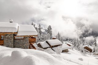 Station de ski sous la neige