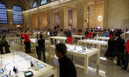 Apple's new Grand Central Station store opened to the public last week, reportedly welcoming 4,000 people on the New York City location's first day.