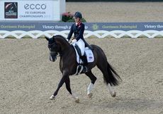 Charlotte Dujardin sets a new world record score for grand prix