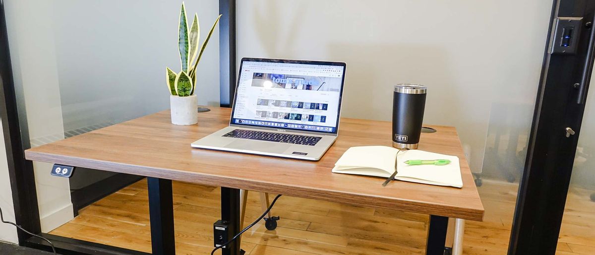 Uplift V2 standing desk in office