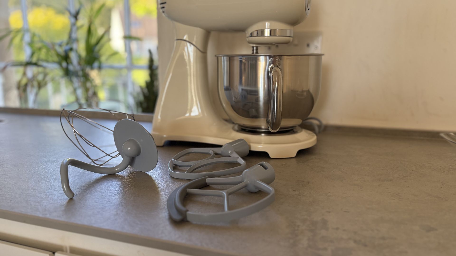 Testing the Smeg SM05 Stand Mixer