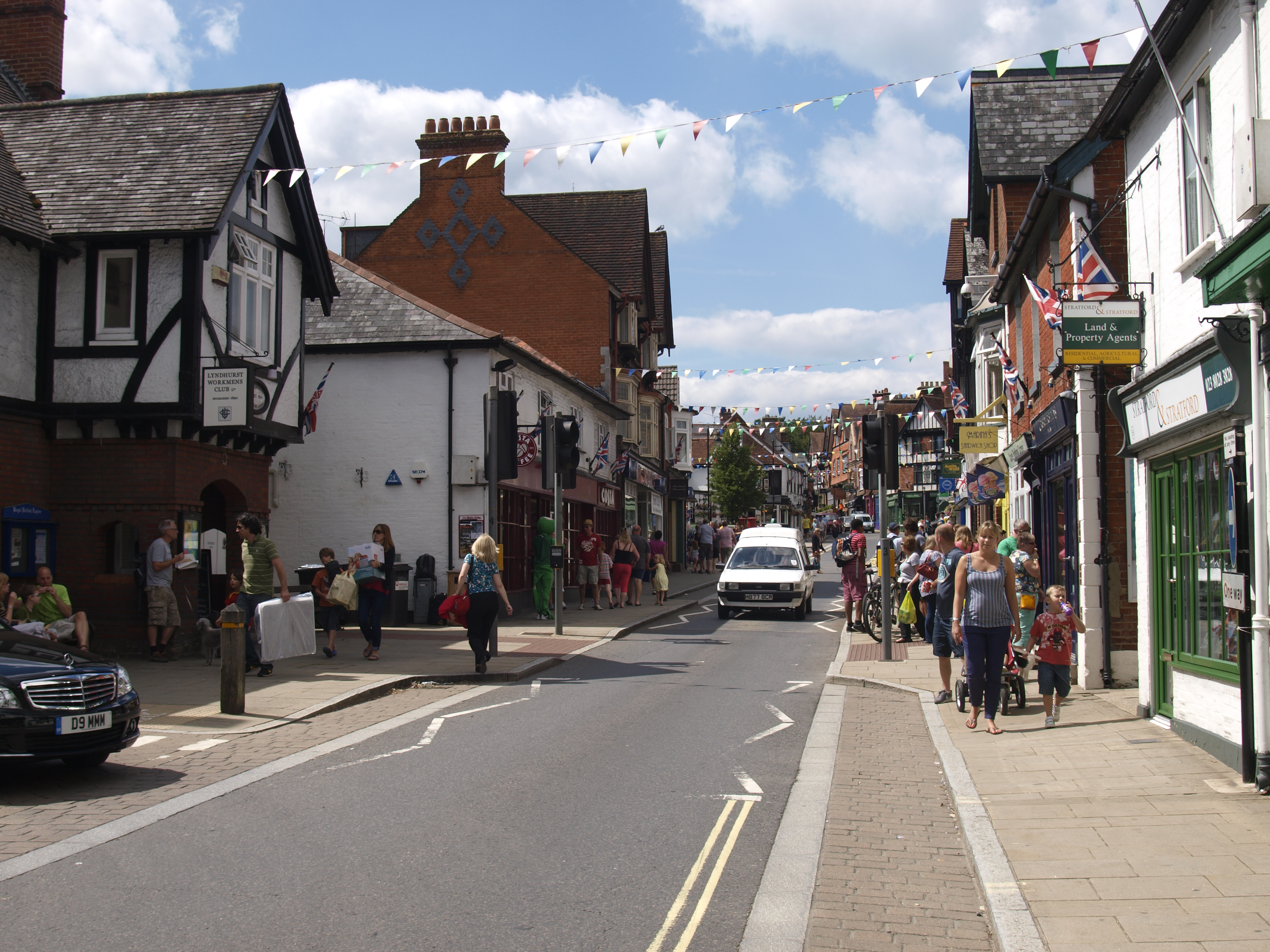 Lyndhurst High Street, New Forest (Photo by: Education Images/Universal Images Group via Getty Images)