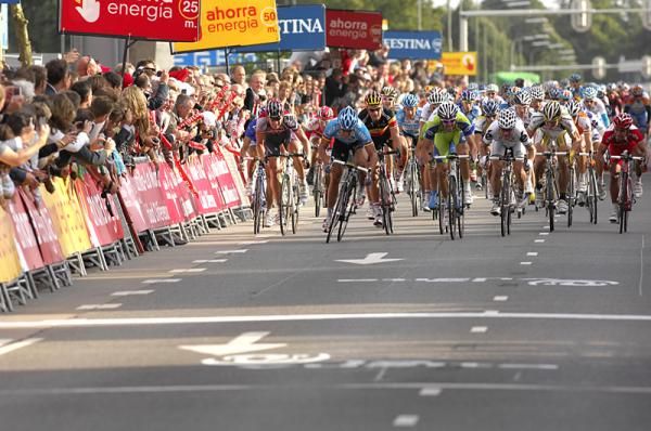 Gerald Ciolek (Milram), Fabio Sabatini (Liquigas) and Roger Hammond (Cerv&eacute;lo TestTeam) on the front, l-r.