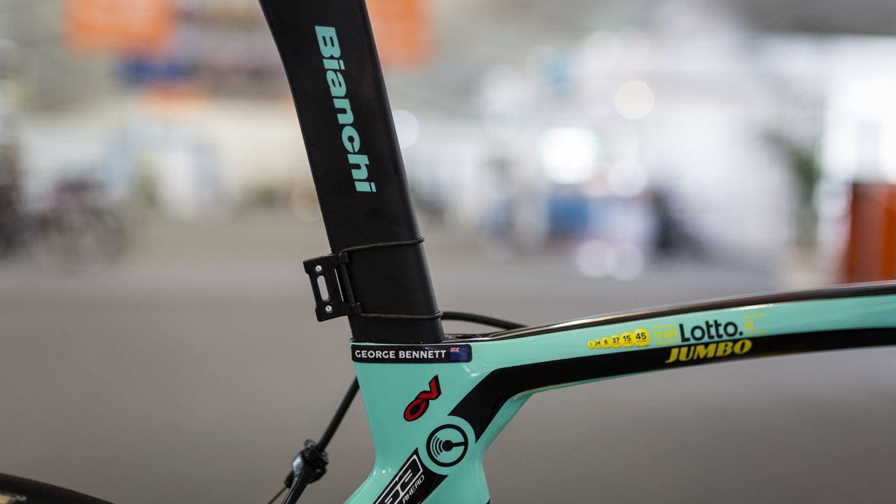 As with most modern aero bikes, the Oltre XR4 has a proprietry frame-specific seat post