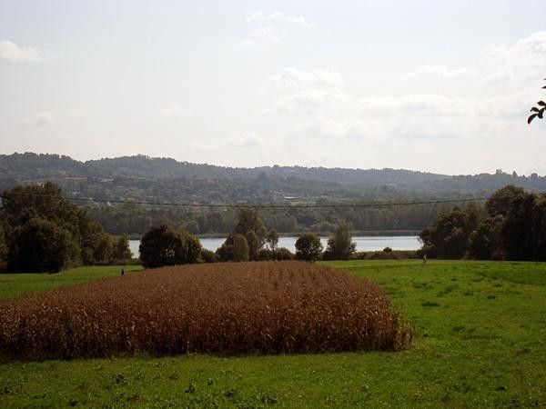 Views of Lago di Varese will be off to the riders' right but they will be thinking of the left turn to start Ronchi.