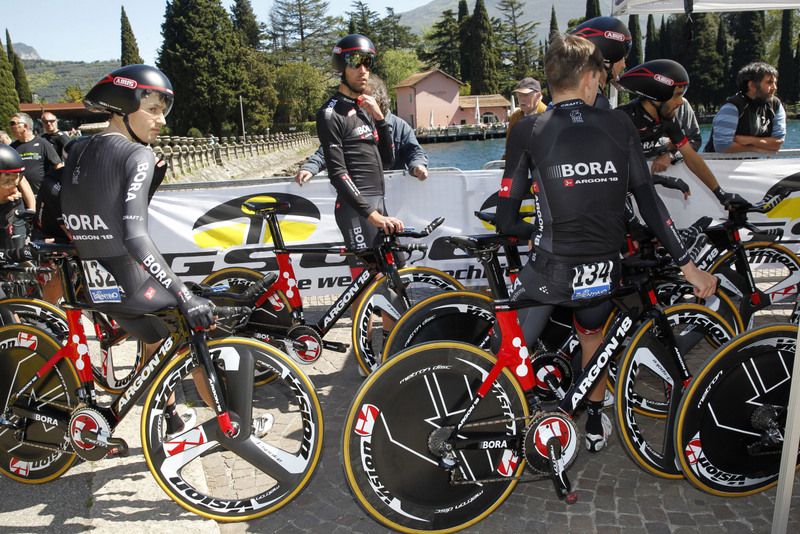 The Bora-Argon 18 team before starting the race