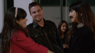 Stephen Amell New Girl, smiling by Jess and Cece