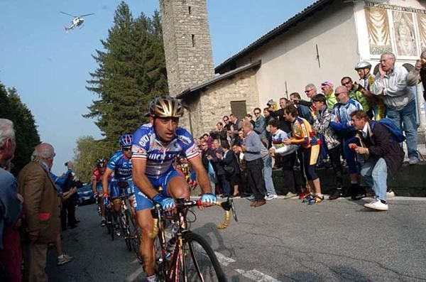 Paolo Bettini (Quickstep) leads over the top of the Madonna del Ghisallo