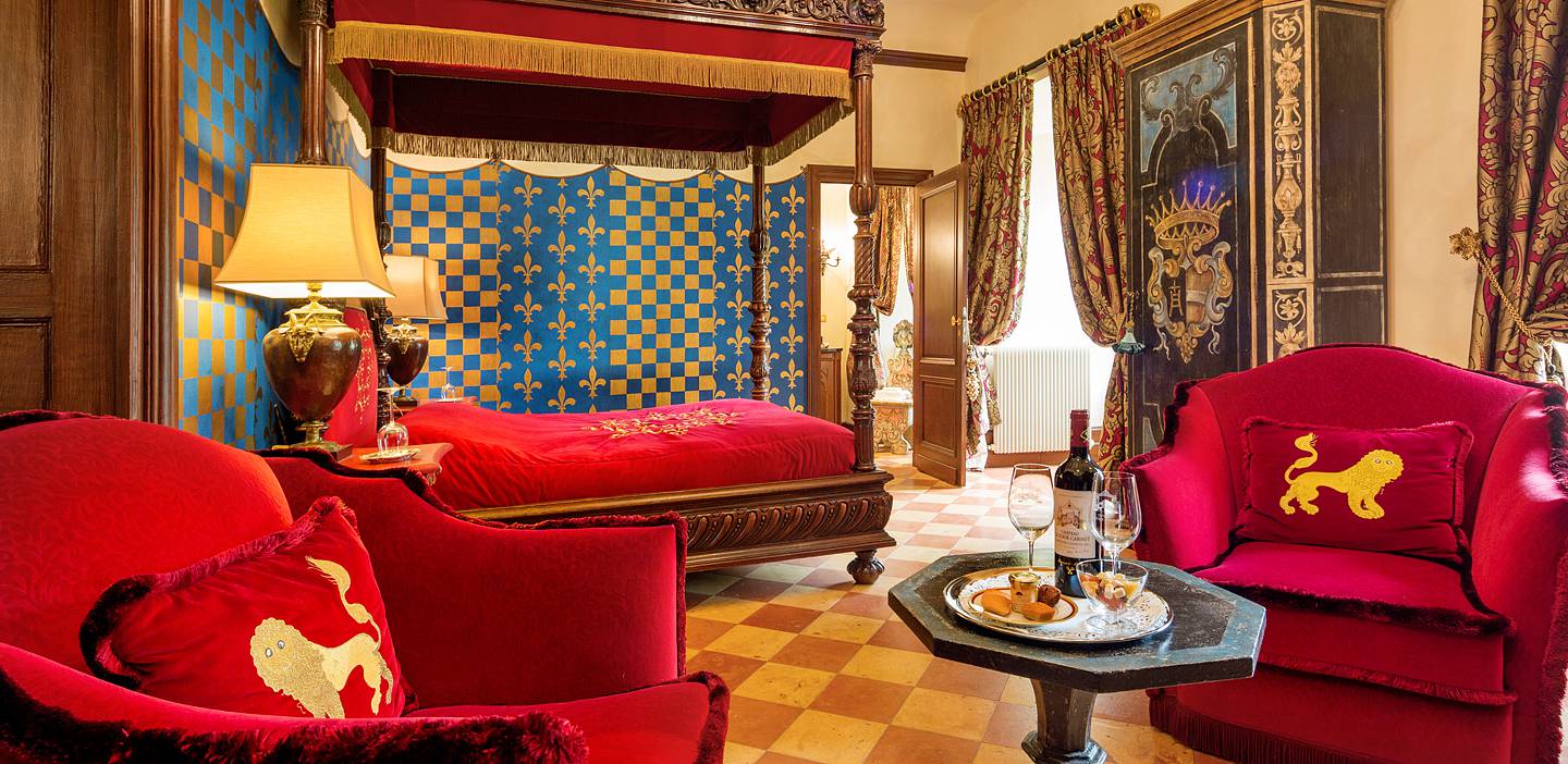 Ch&amp;acirc;teau La Tour Carnet