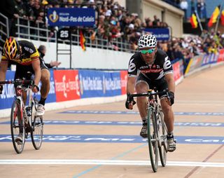 Roger Hammond and Tom Boonen sprint, Paris-Roubaix 2010