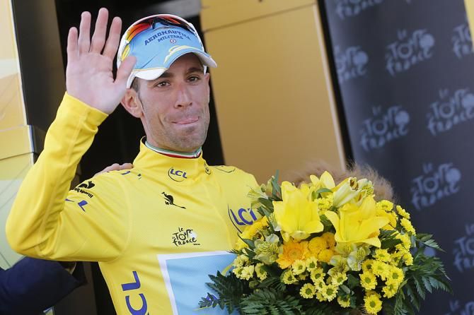 Vincenzo Nibali (Astana) in the maillot jaune after stage 16