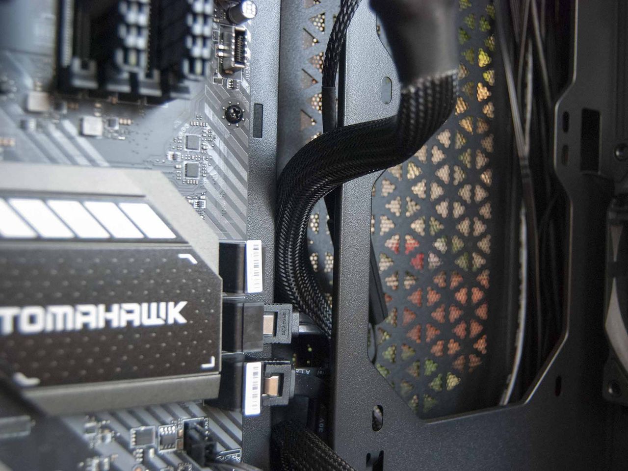 Xpg Invader Cable Passthrough