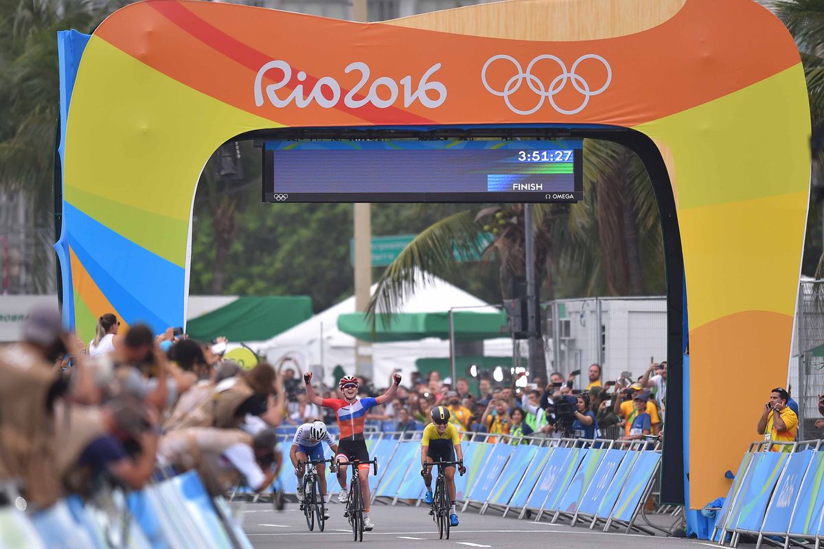 Anna van der Breggen (Netherlands) wins