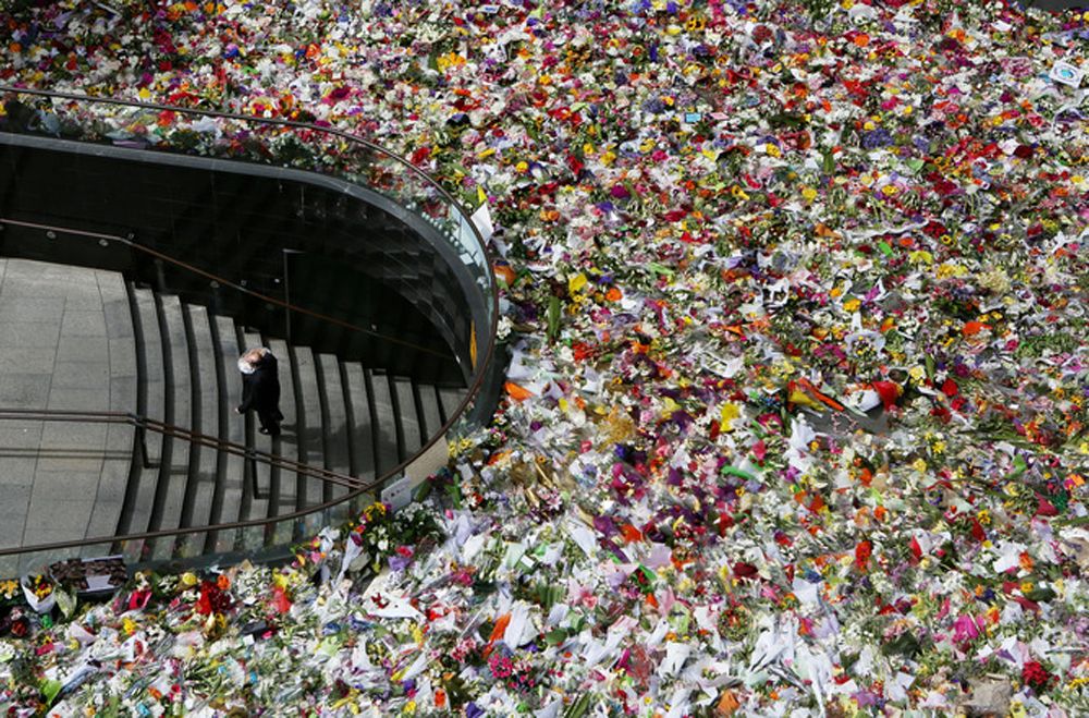 flowers, grieving, mourning, Sydney hostages