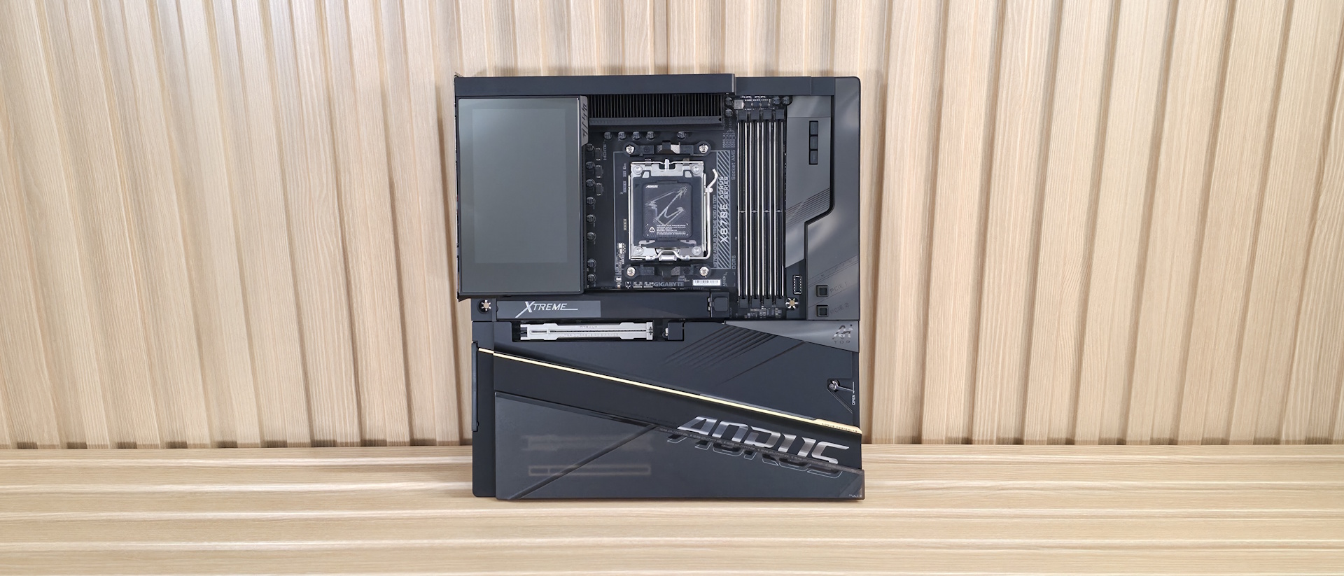 Gigabyte X870E Aorus Xtreme X3D AI Top