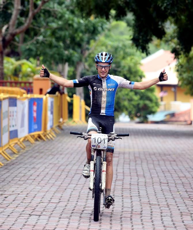 Fabian Giger (Giant Pro XC) wins stage 2