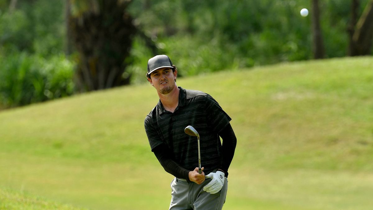 Austen Truslow in the onehanded chipper at the US Open Golf Monthly