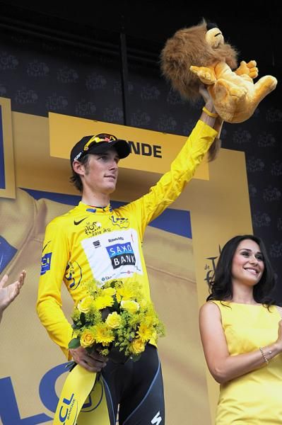 Andy Schleck (Saxo Bank) collects another yellow jersey.