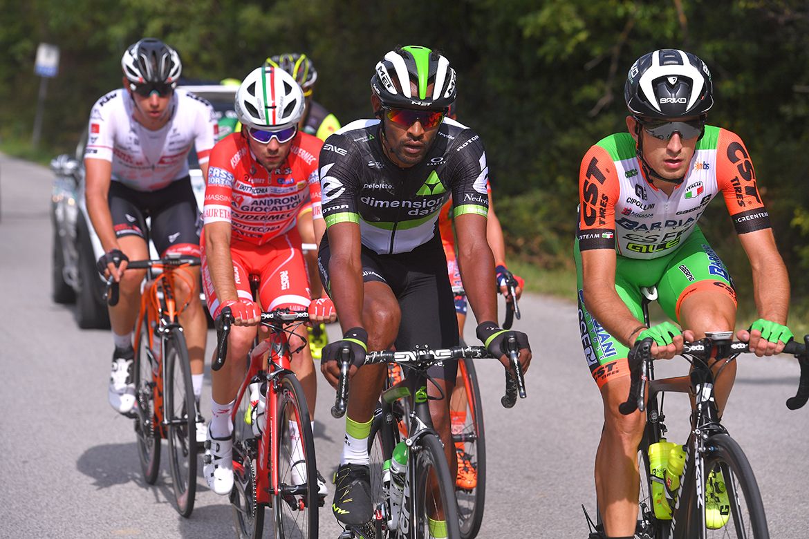 Mekseb Debesay (Dimension Data) with Alessandro Tonelli (Bardiani-CSF)