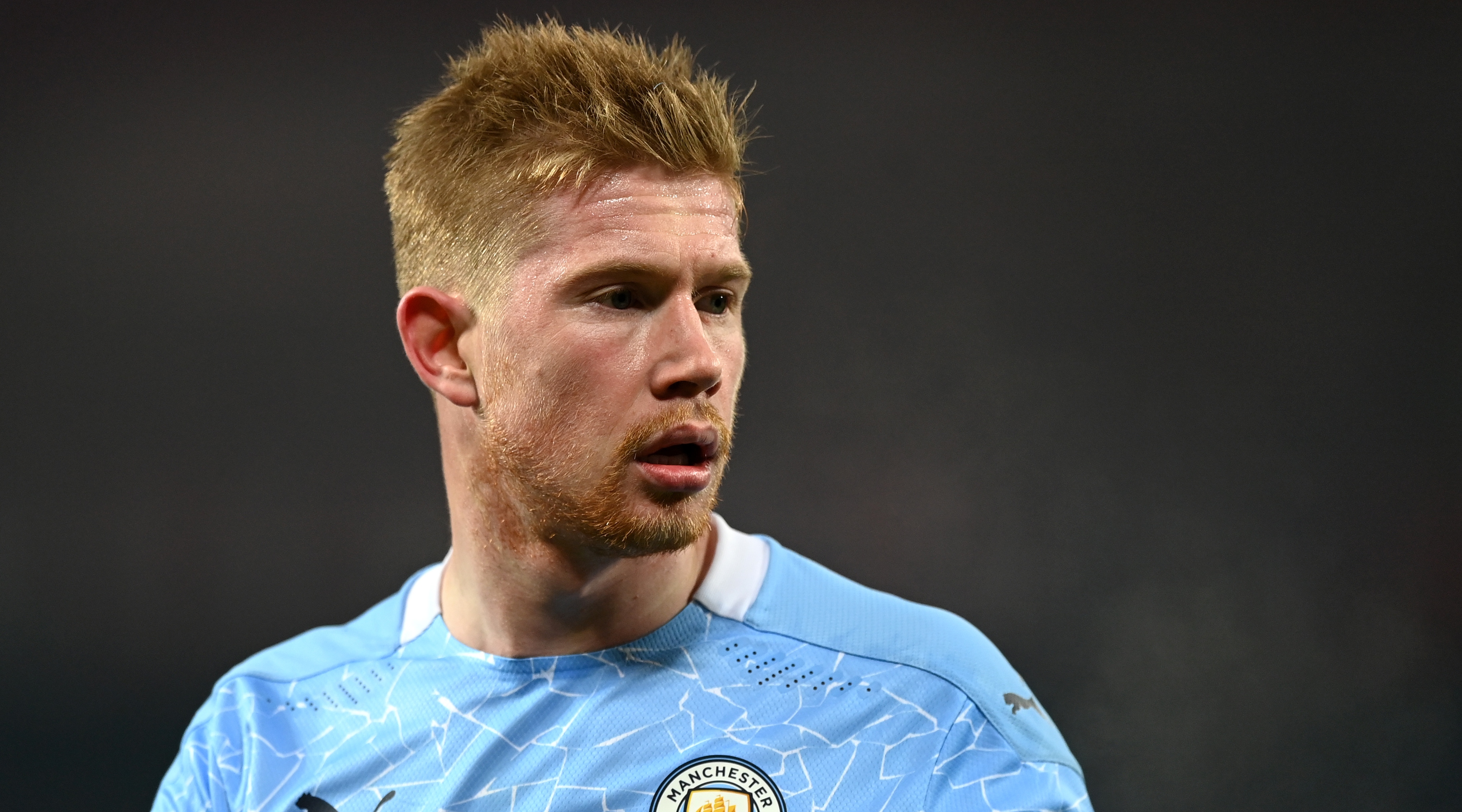 MANCHESTER, ENGLAND - JANUARY 06: Kevin De Bruyne of Manchester City looks on during the Carabao Cup Semi Final match between Manchester United and Manchester City at Old Trafford on January 06, 2021 in Manchester, England. (Photo by Shaun Botterill/Getty Images)