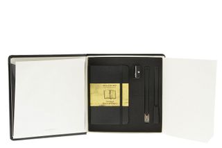 This gorgeous Moleskine gift set is a great gift for amateur and professional sketchers alike