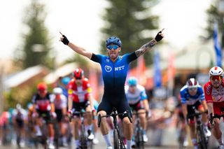 Giacomo Nizzolo wins stage 5