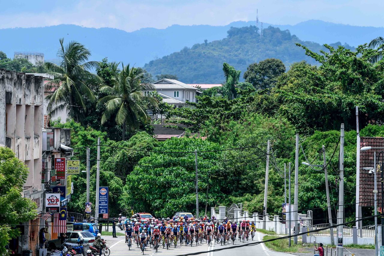 The peloton at the sunny start of stage 1 of Petronas Le Tour de Langkawi 2022
