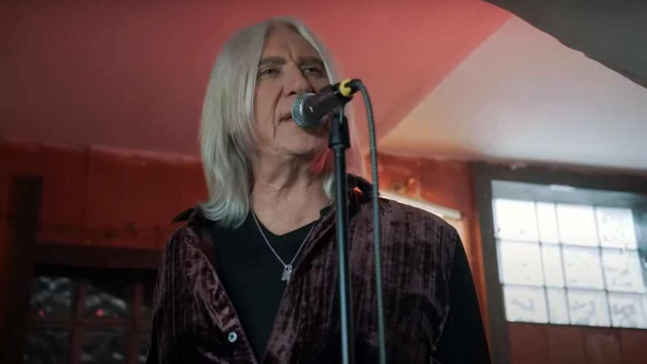 Ghost have released a video that features Joe Elliott being electrocuted in an Irish pub