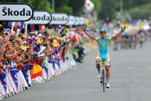 Alexander Vinokourov (Astana) solos to a Tour de France stage win in Revel.