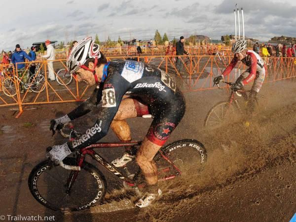 Jerome Townsend (Bikereg.com) getting wet with Eric Thompson (Maplelag - Paramount Sports).
