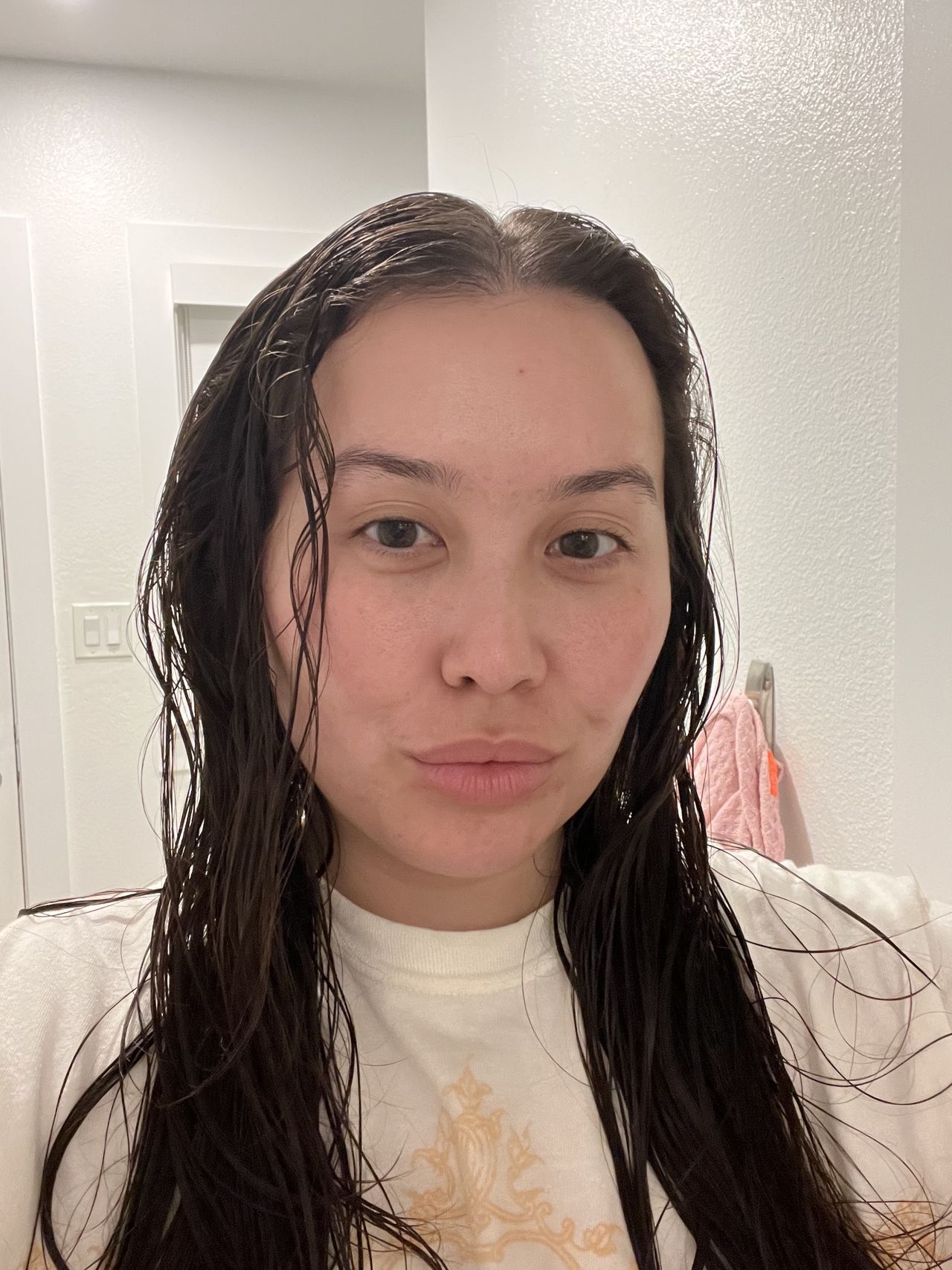 Catharine Malzahn with wet hair before testing Drybar Reserve Blow Dryer