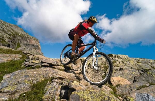 this bike rides as good as it looks with its great geometry and 6in of travel at both ends