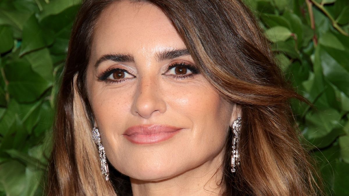 Penélope Cruz’s Angelic Chanel Gown Is Still On Our Minds, 48 Hours Later