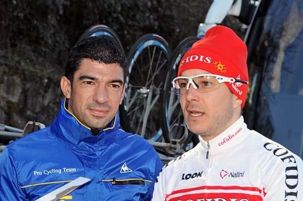 Christophe Kern (Cofidis, Le Credit En Ligne) with an assistant from Vacansoleil