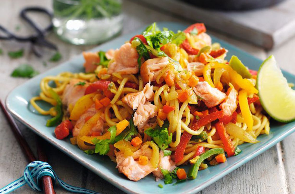 Slimming World&#039;s spicy hot-smoked salmon noodles