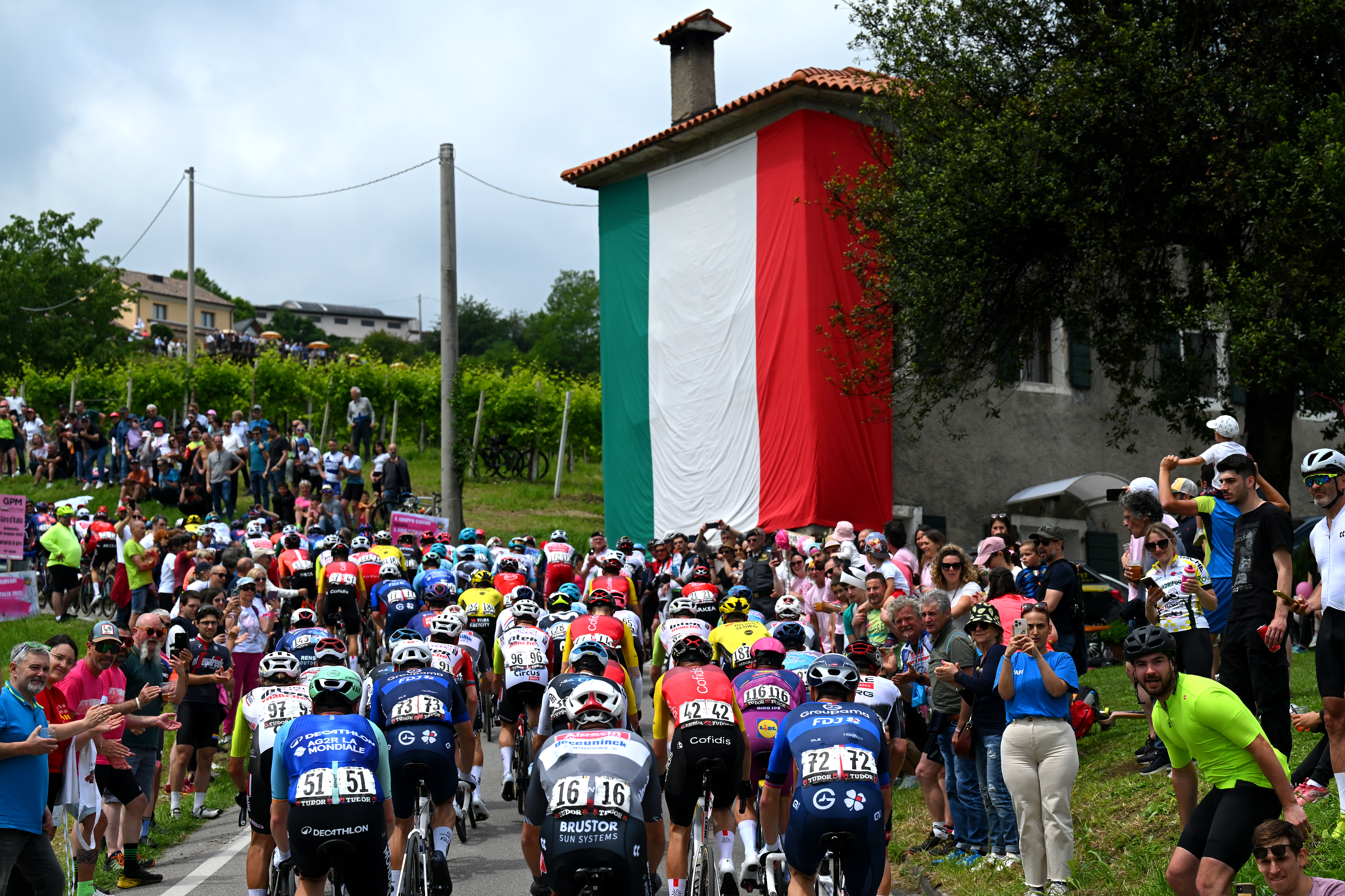 A general view of the peloton climbing to the Muro di Capos del Poggio (242m) while fans cheer during the 108th Giro d'Italia 2025, Stage 15 (Photo by Tim de Waele/Getty Images)