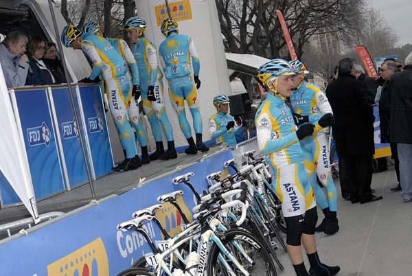 Astana signs in.