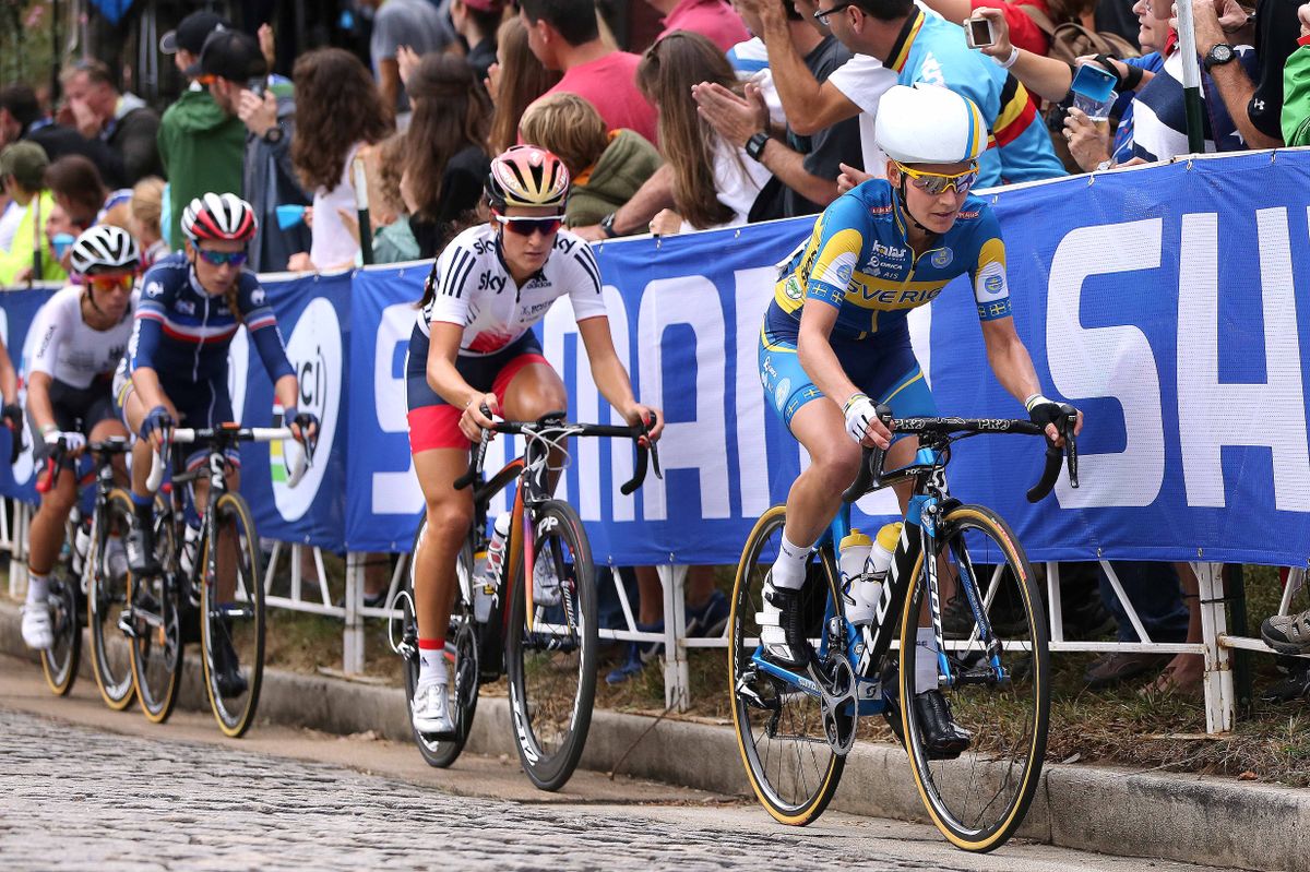 Emma Johansson (Sweden) climbing