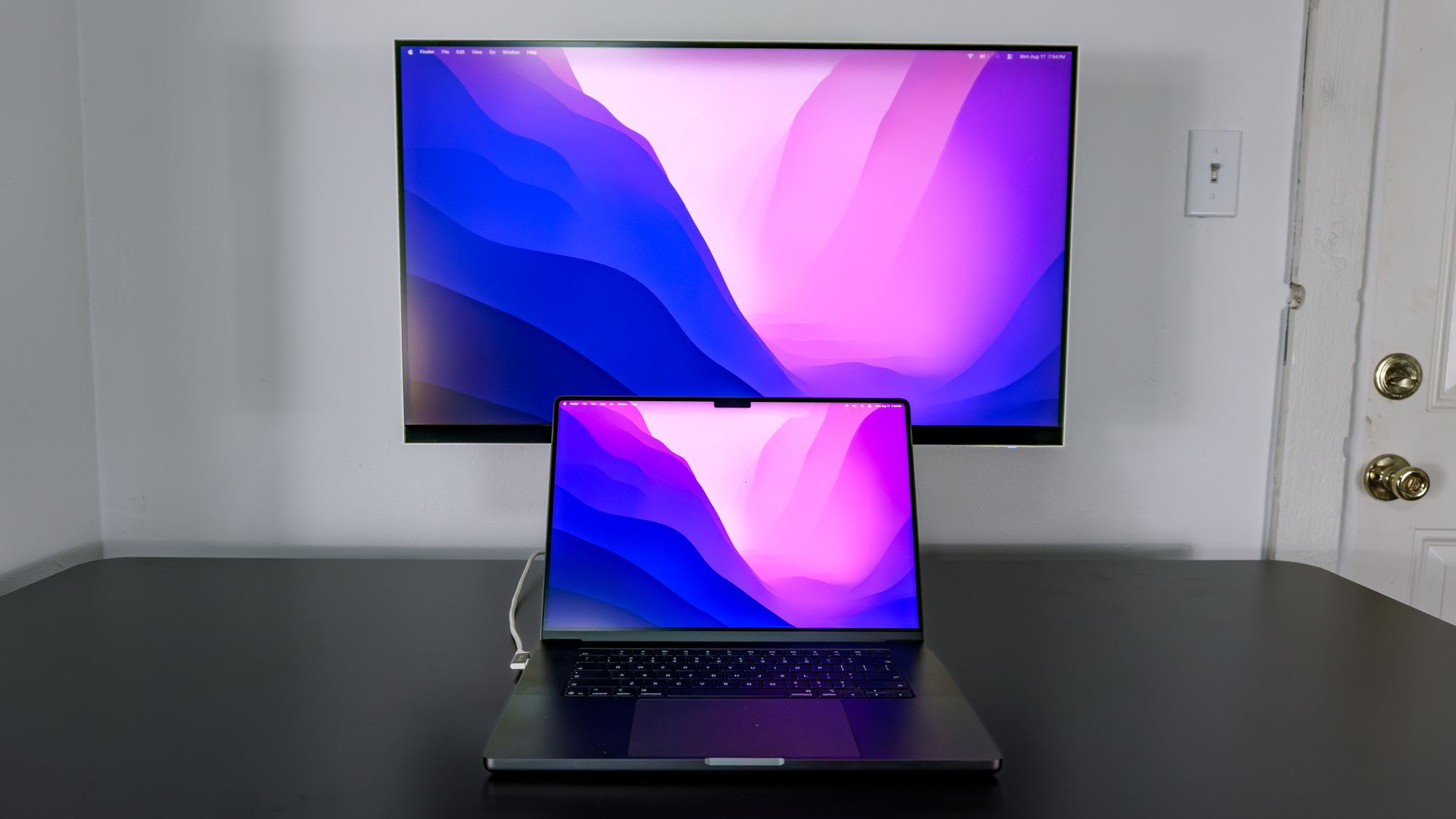 Testing the Innocn CB32U1 monitor with a MacBook Pro
