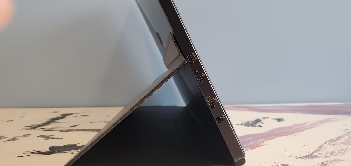 Asus ROG Strix XG17AHPE