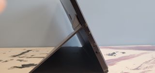 Asus ROG Strix XG17AHPE
