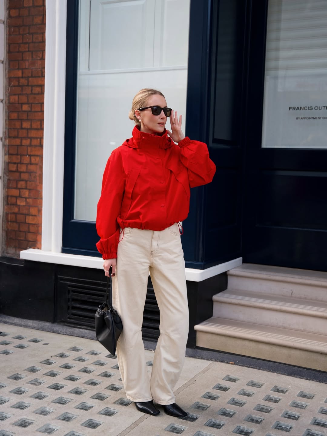 Chloe wearing cream jeans